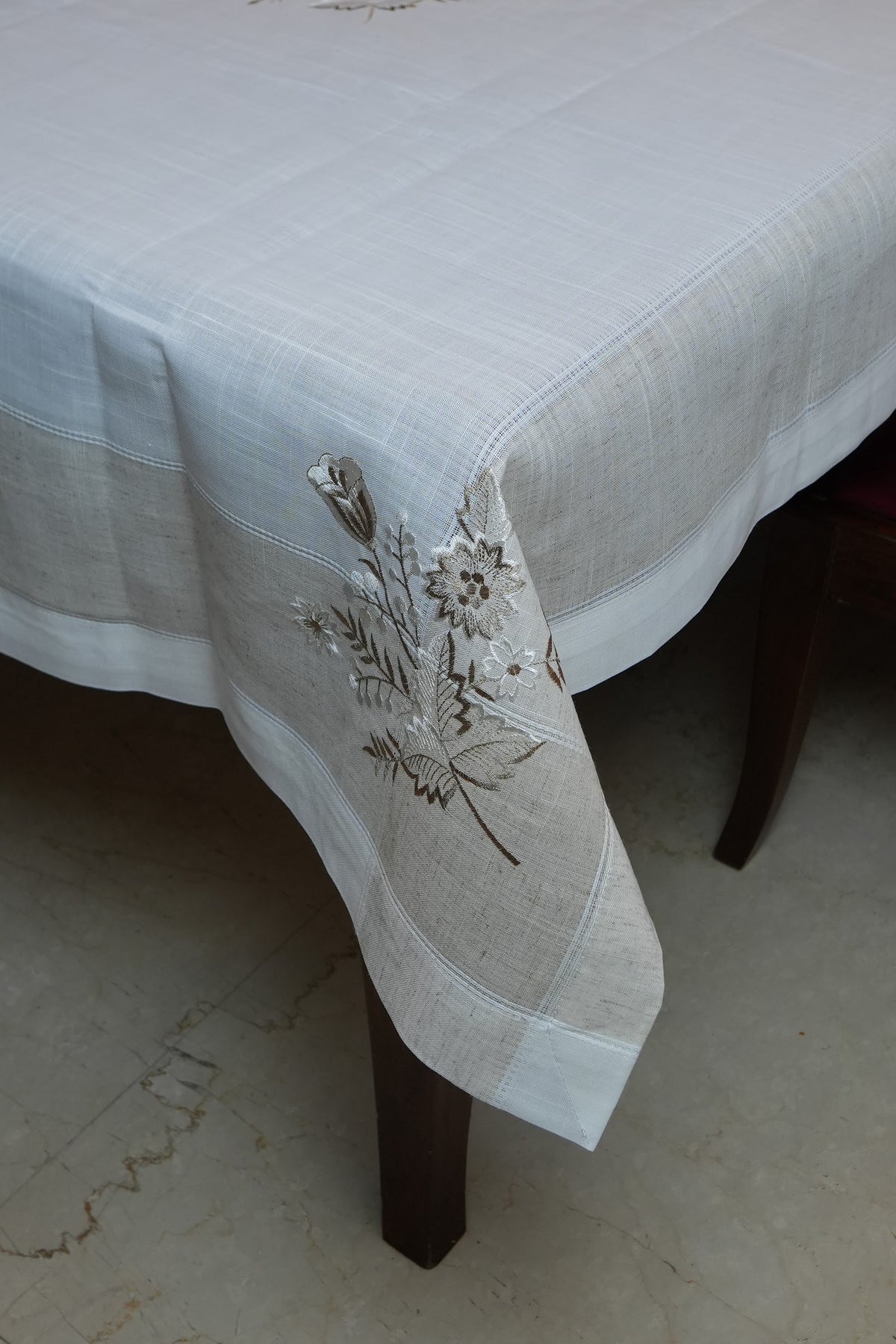 Ivory Embroidered Floral Spray Linen Table Sheet (6 Seater)