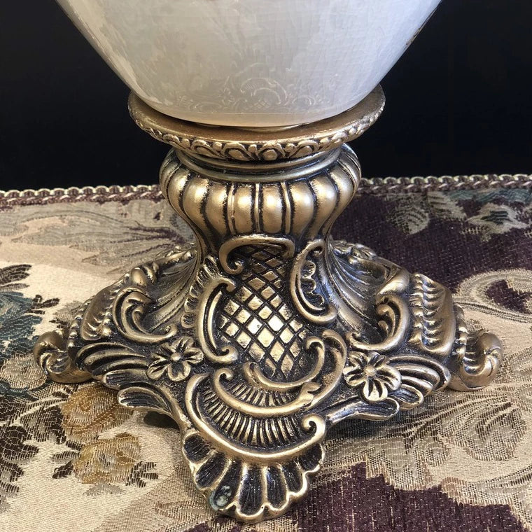 Ceramic European-style vintage decorative urn (Vase)