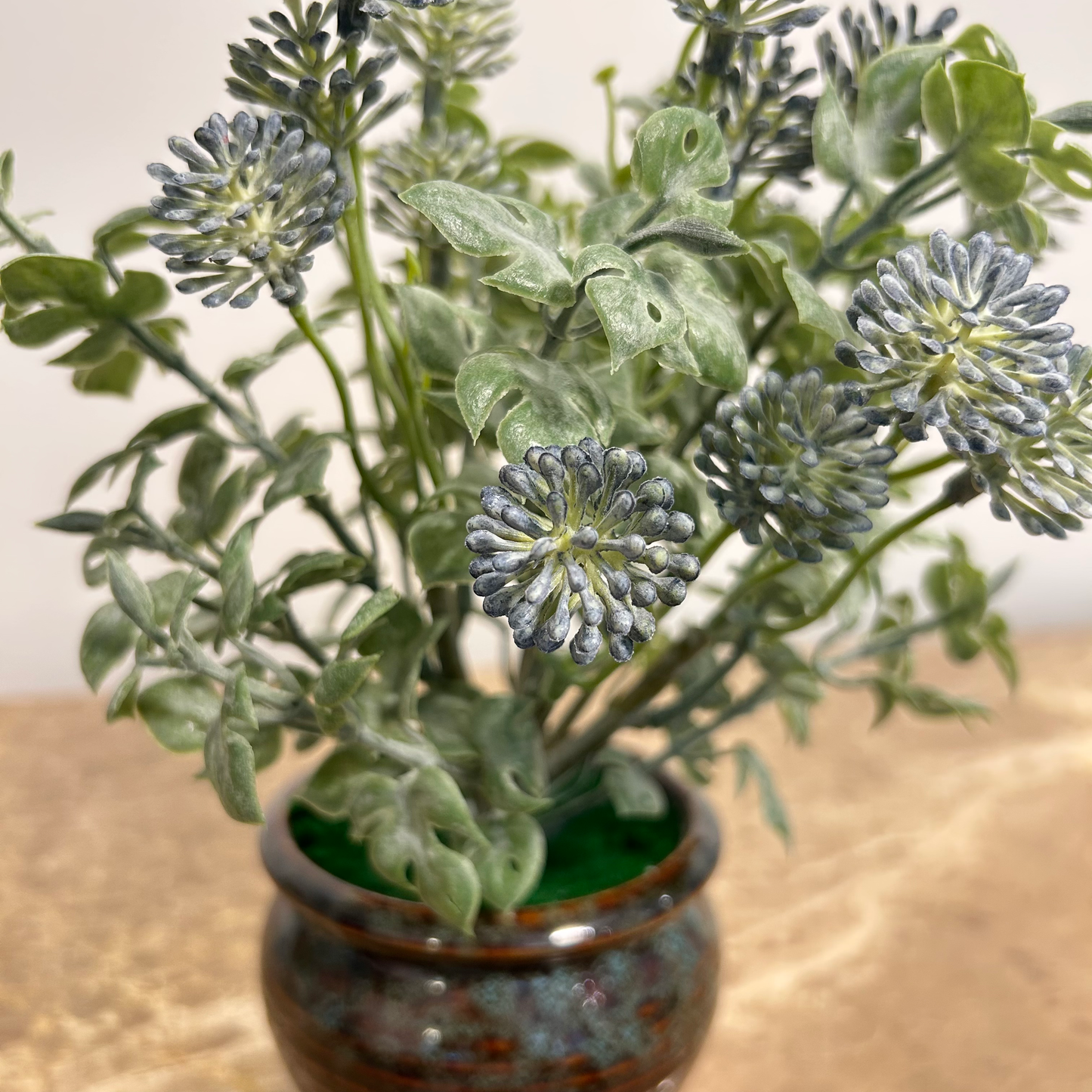 Green and Light Grey - Natural Looks - with Ceramic Base