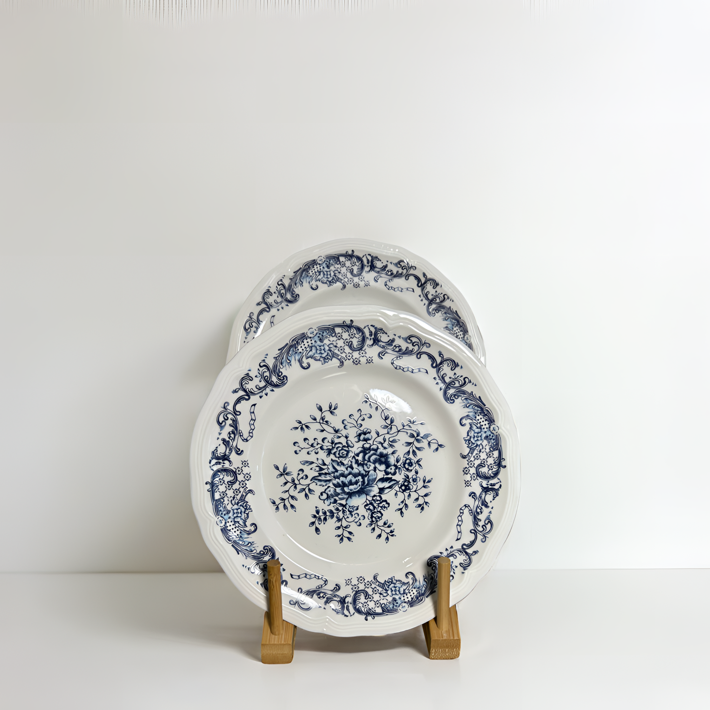 French Country-Style Premium Porcelain Qtr Plate blue