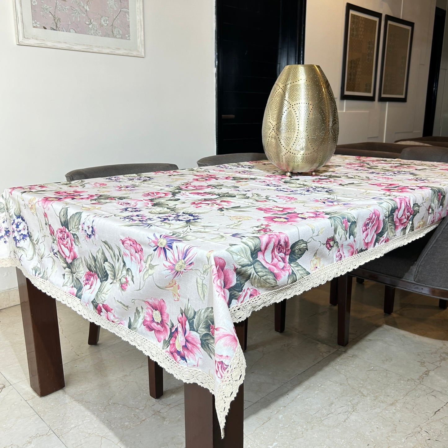 Vintage Bloom Lace-Trimmed Table Cover