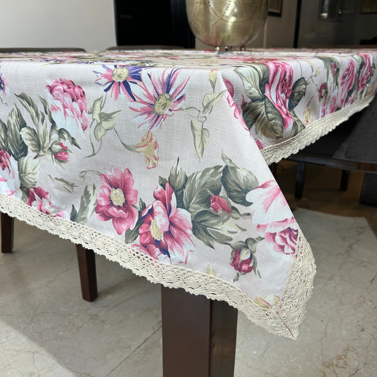 Vintage Bloom Lace-Trimmed Table Cover