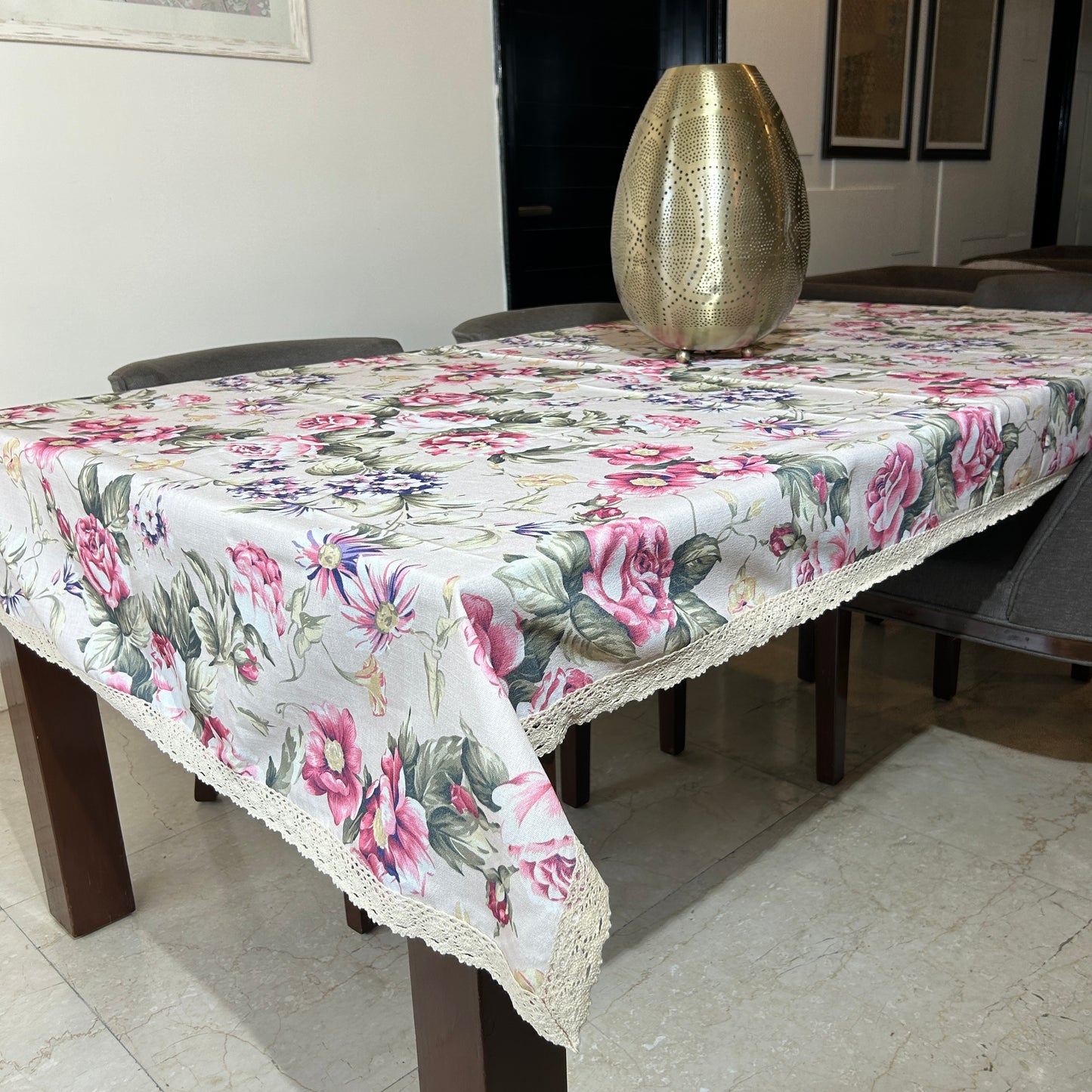 Vintage Bloom Lace-Trimmed Table Cover