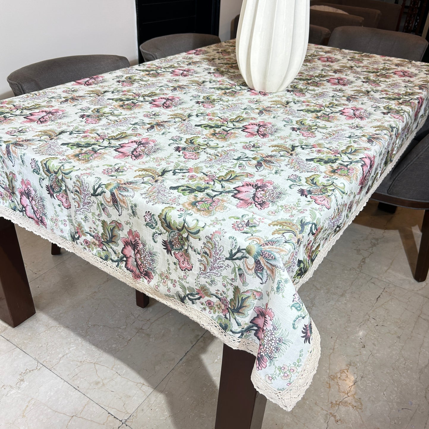 Vintage Bloom Lace-Trimmed Table Cover