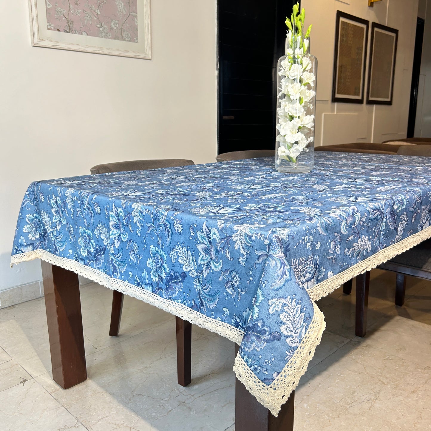 Vintage Bloom Lace-Trimmed Table Cover