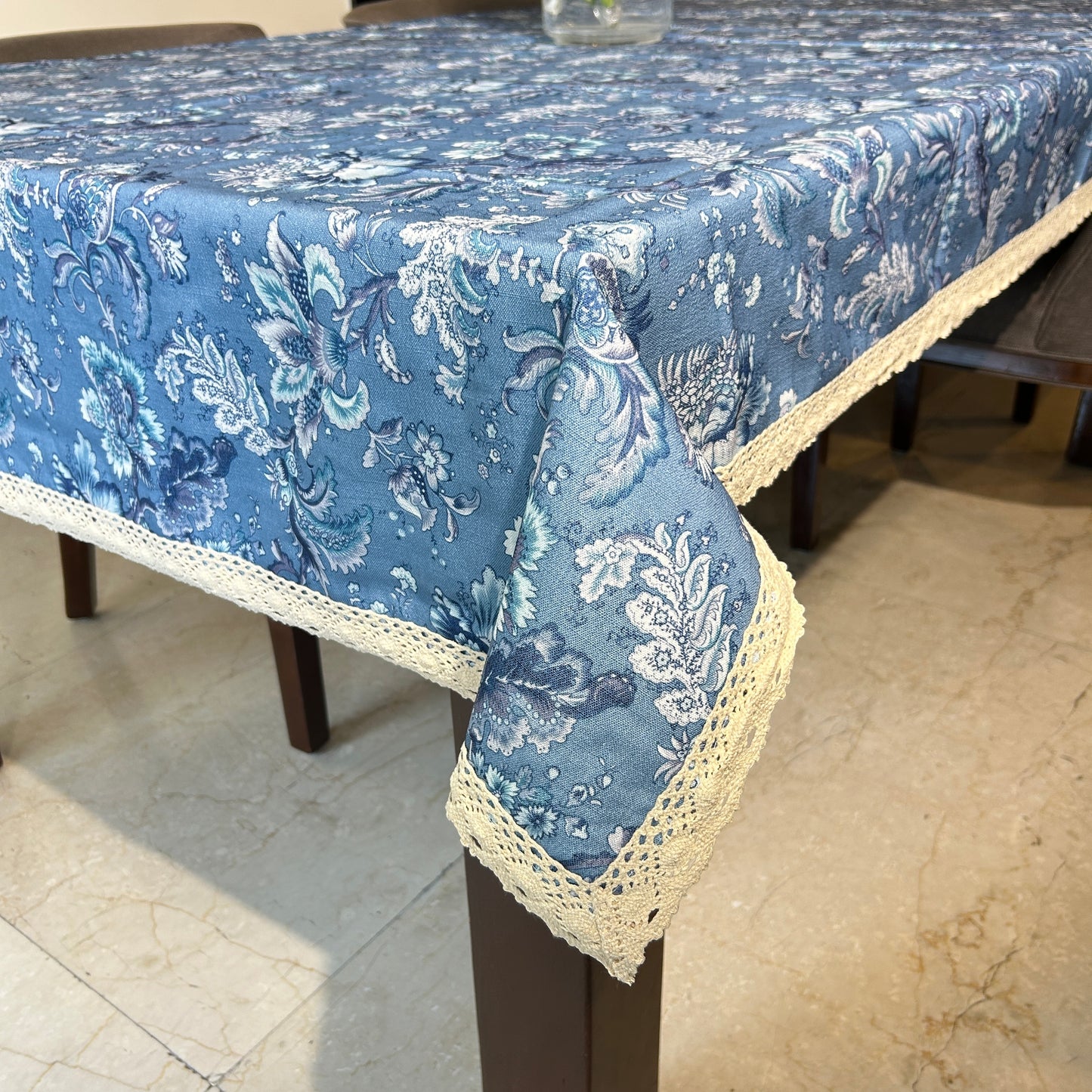 Vintage Bloom Lace-Trimmed Table Cover