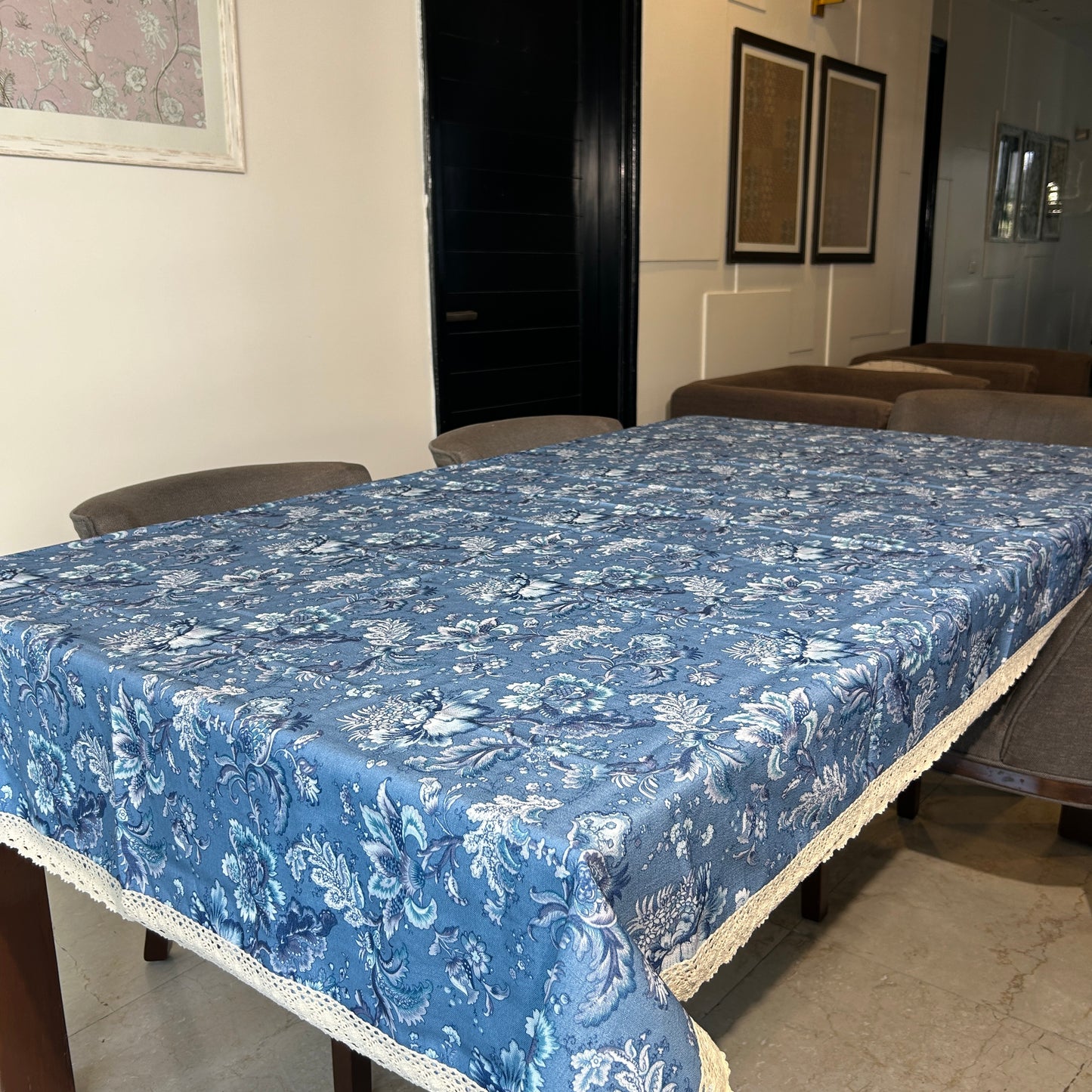 Vintage Bloom Lace-Trimmed Table Cover