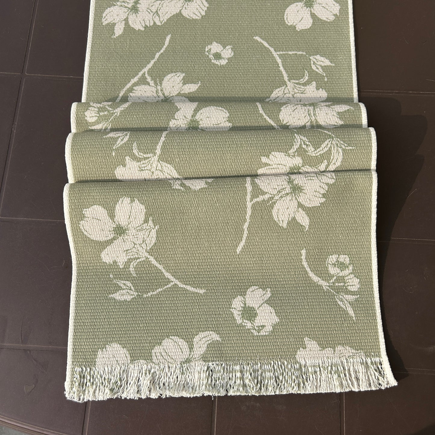 Green-Coloured Table Runner with Subtle Floral Pattern (6 seater)