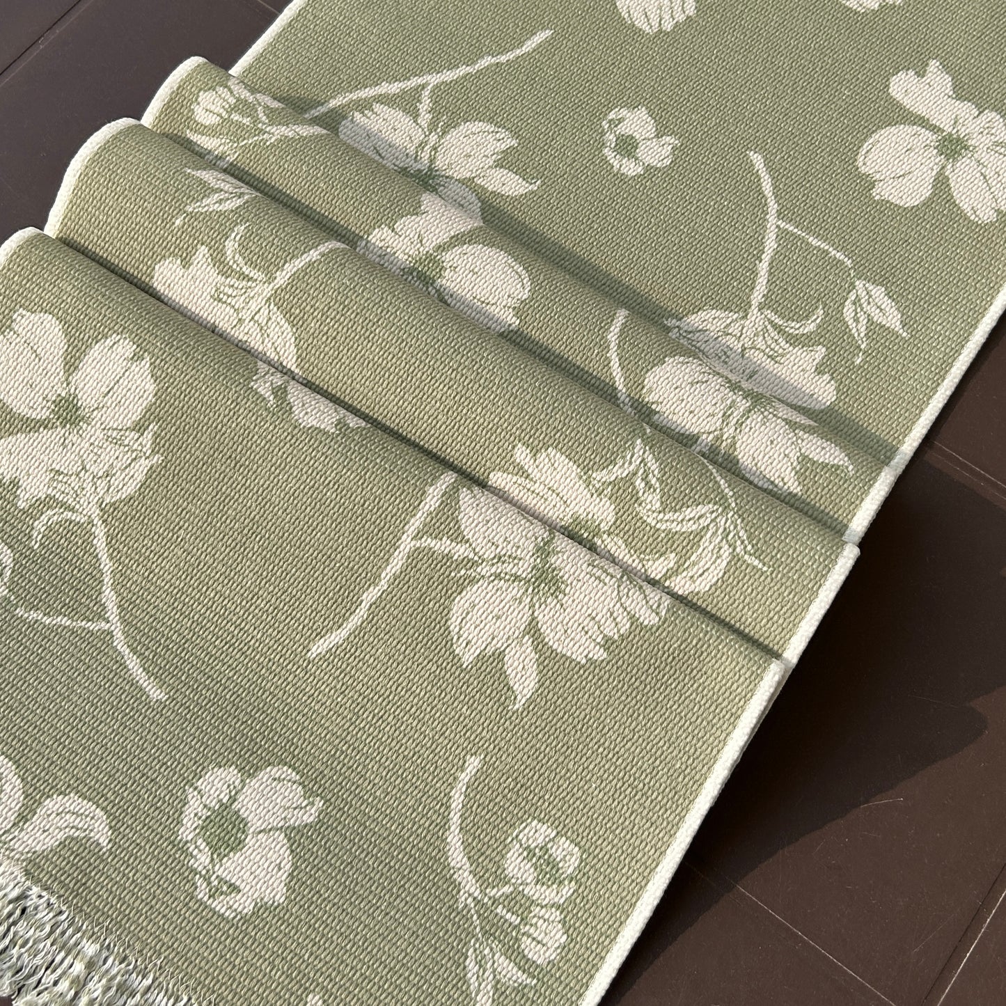 Green-Coloured Table Runner with Subtle Floral Pattern (6 seater)