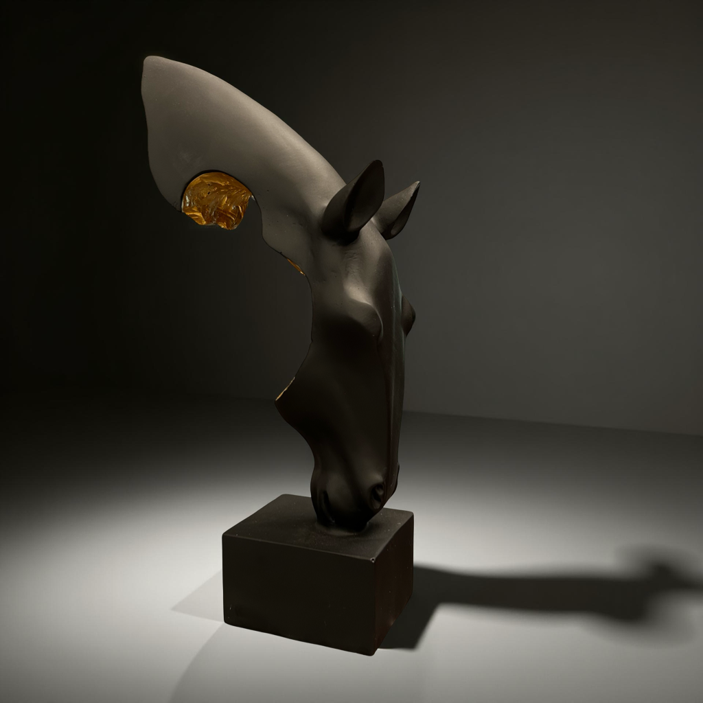 Black & Gold Horse Head Sculpture – Luxury Abstract Home Décor Showpiece