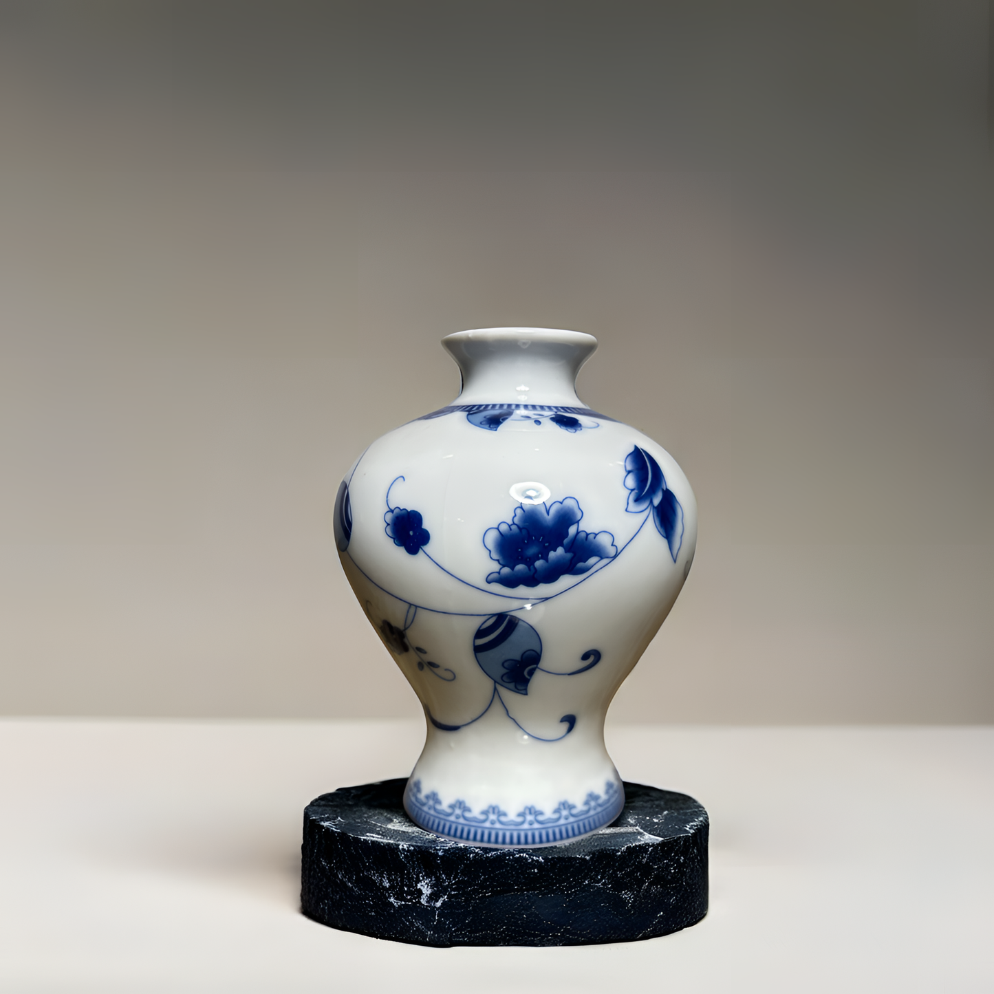 Oriental Elegance : Meiping Decoration Article (Small)