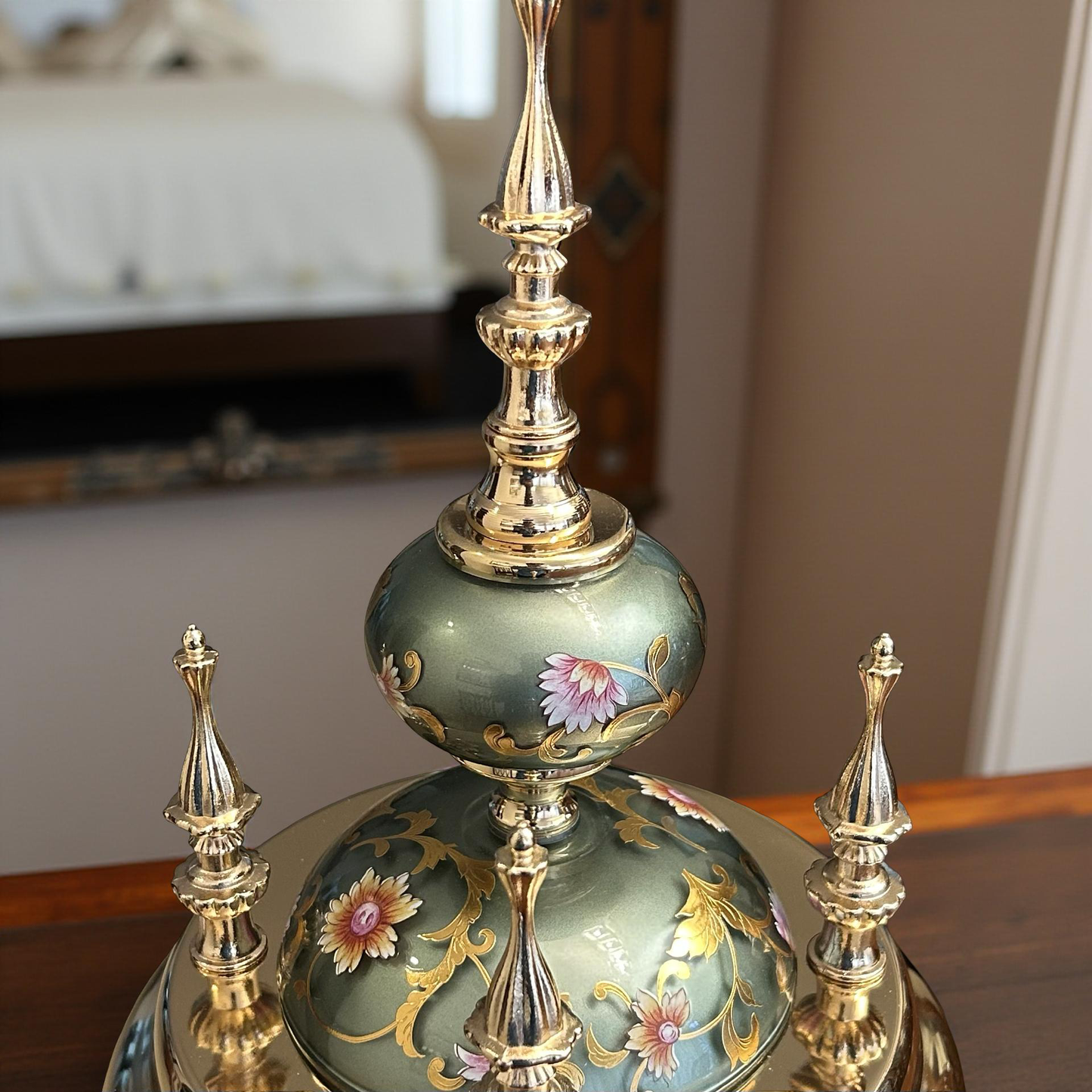 Antique Green Enamel Golden Table Clock