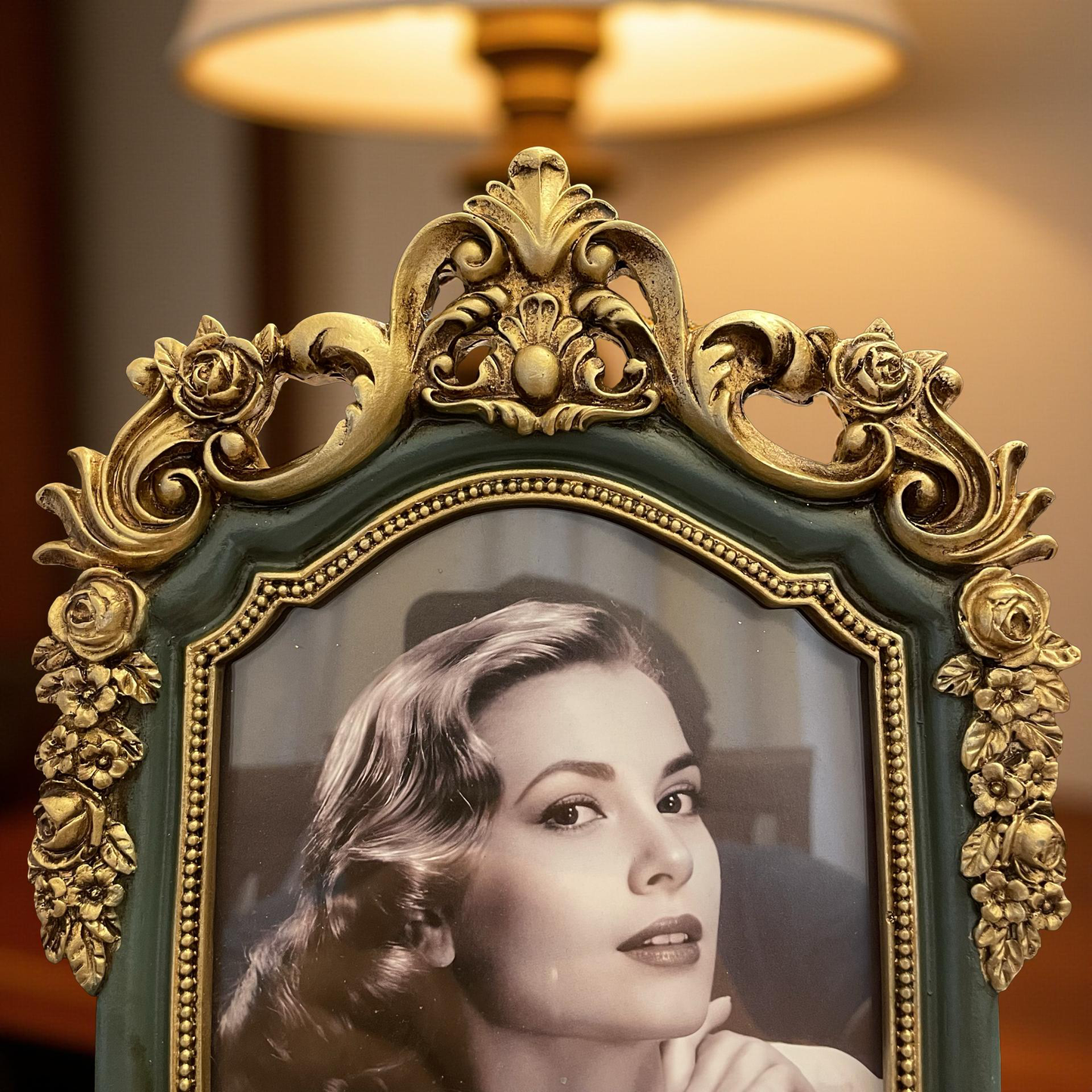 Elegant Tabletop Photo Frame (L)