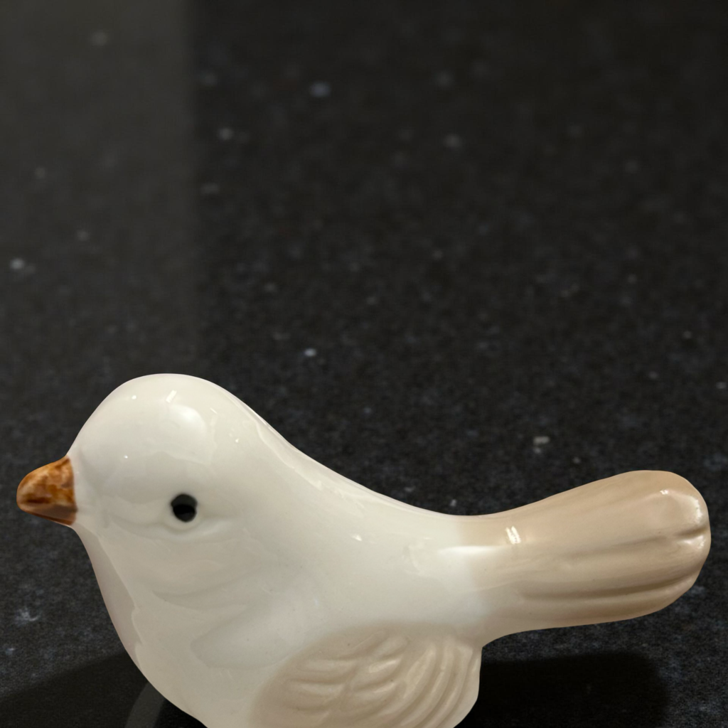 Elegant Ceramic Leaf Pattern Dish with Bird Accents