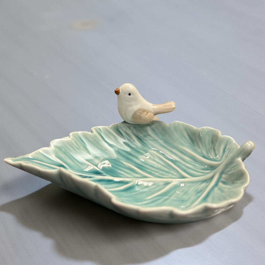Elegant Ceramic Leaf Pattern Dish with Bird Accents