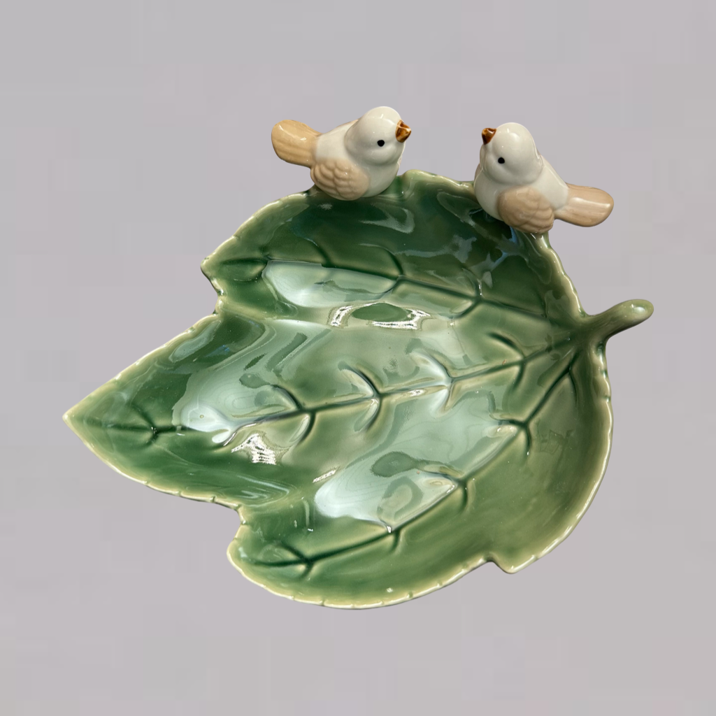 Elegant Ceramic Leaf Pattern Dish with Bird Accents
