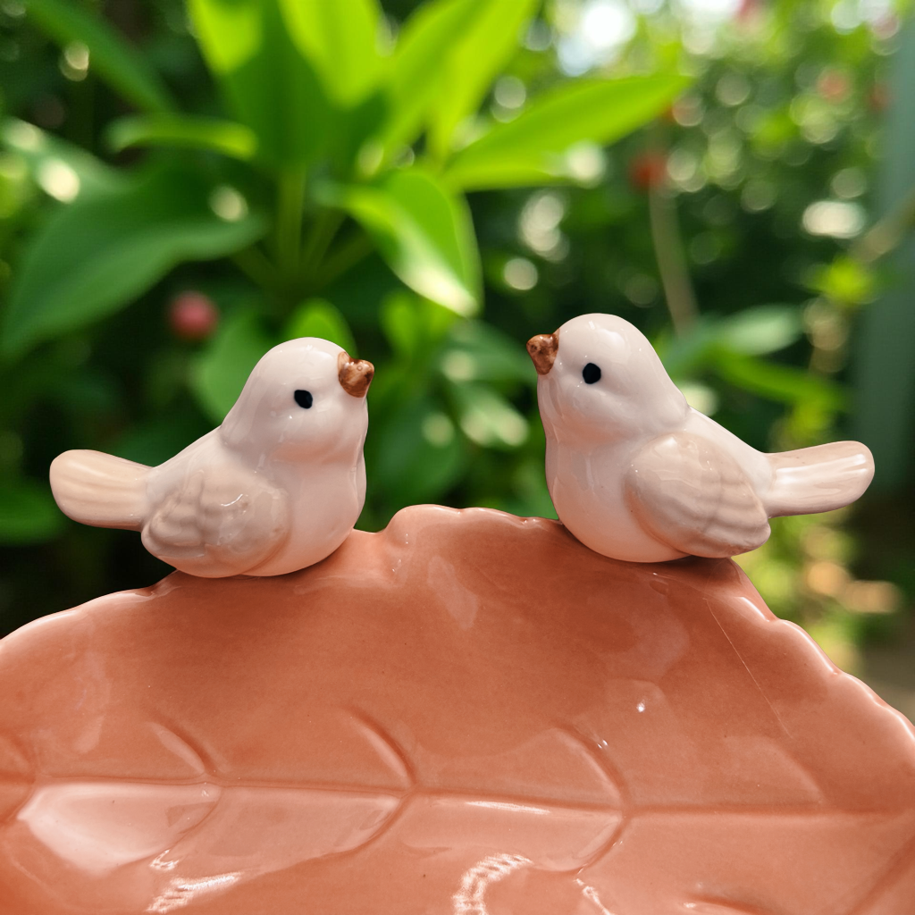 Elegant Ceramic Leaf Pattern Dish with Bird Accents