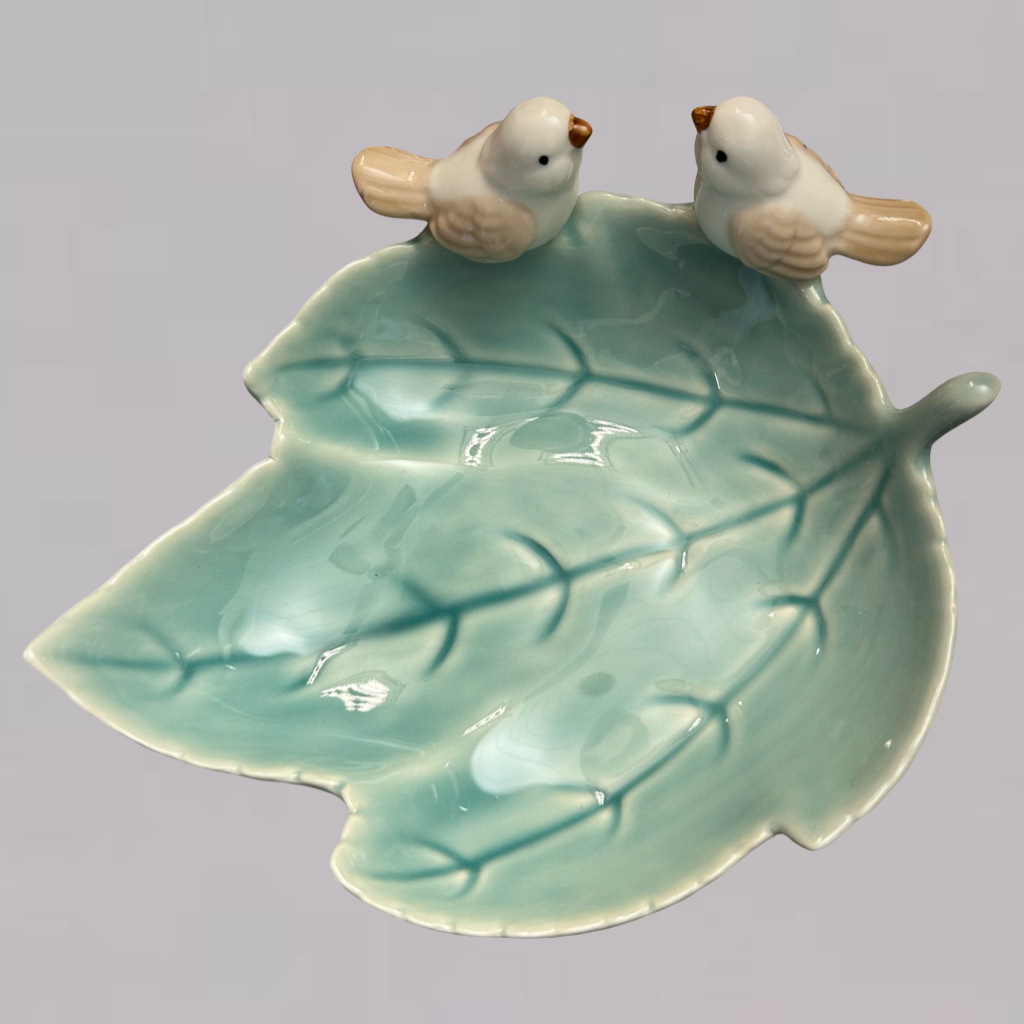 Elegant Ceramic Leaf Pattern Dish with Bird Accents