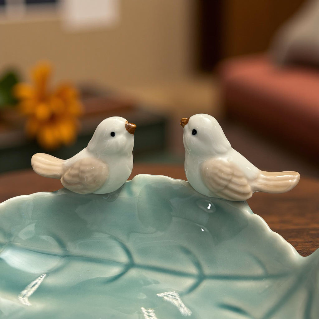 Elegant Ceramic Leaf Pattern Dish with Bird Accents