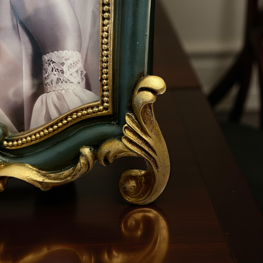 Elegant Tabletop Photo Frame (M)
