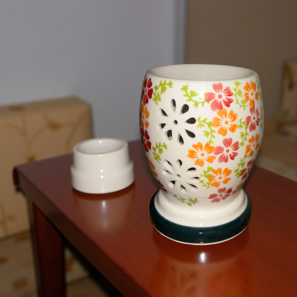 Elegant Ceramic Flower Cut Design Oil Diffuser Lamp