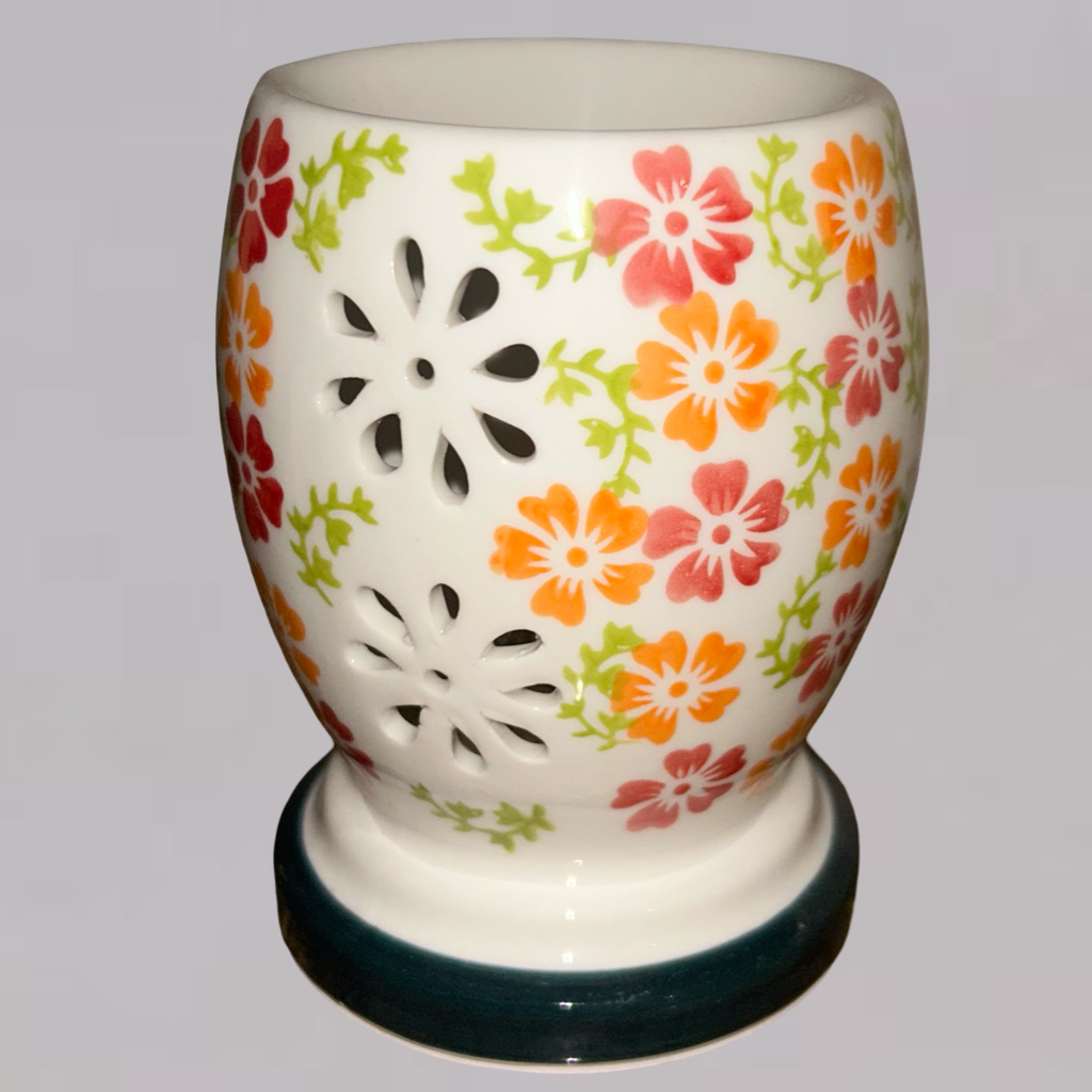 Elegant Ceramic Flower Cut Design Oil Diffuser Lamp