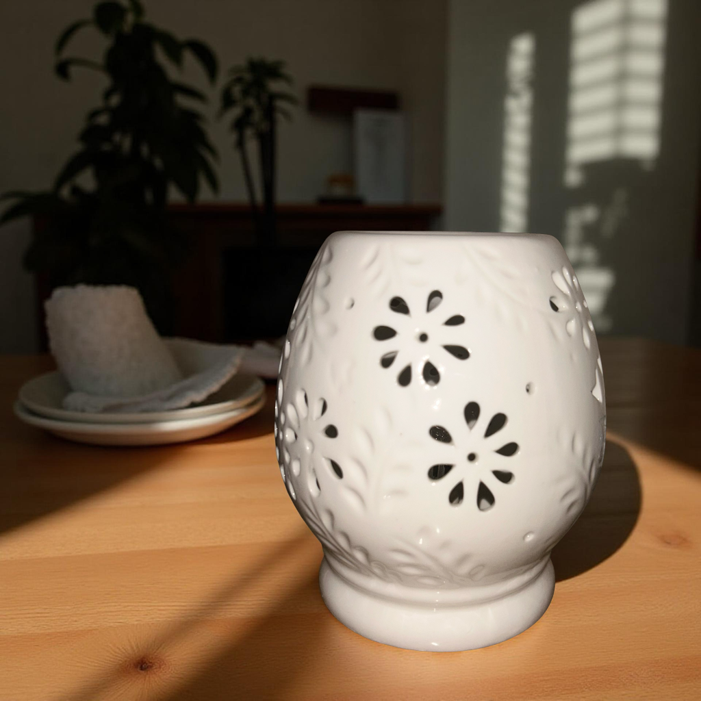 Elegant Ceramic Flower Cut Design Oil Diffuser Lamp