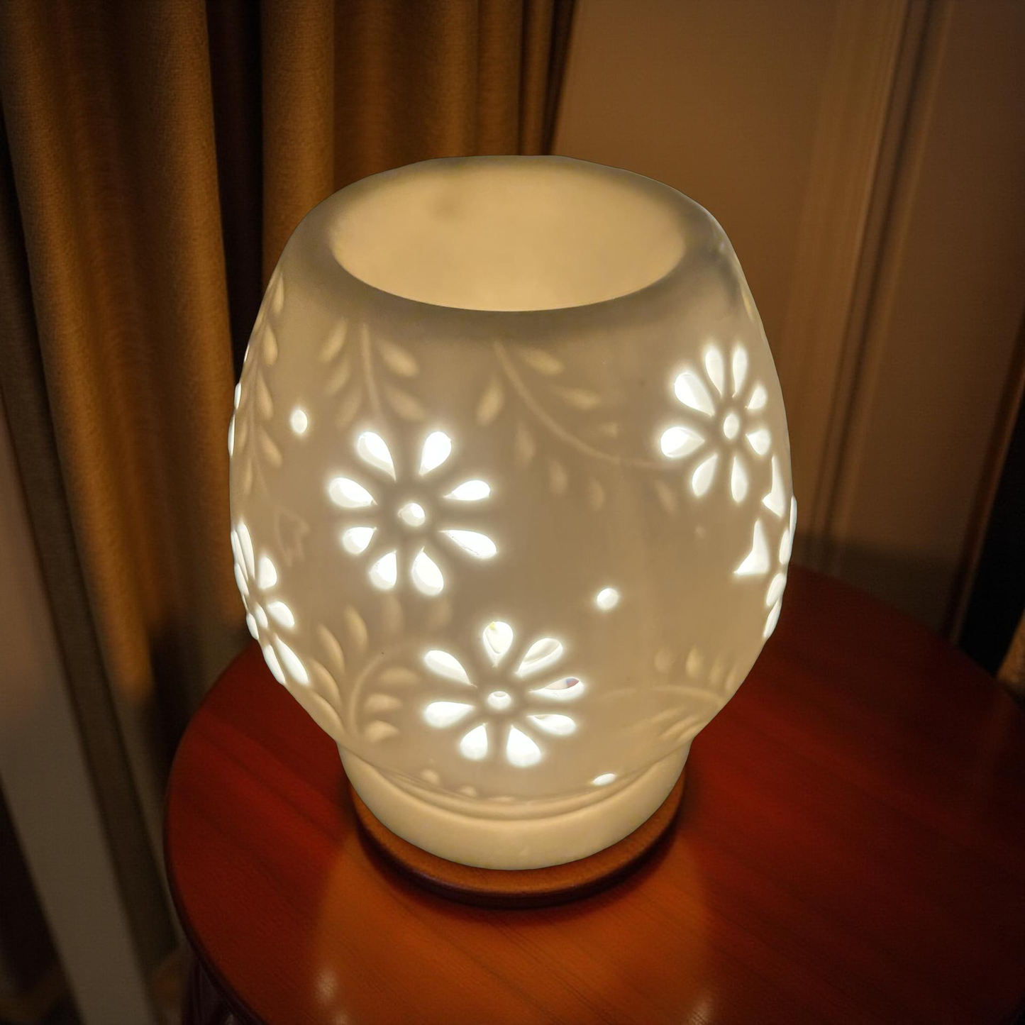 Elegant Ceramic Flower Cut Design Oil Diffuser Lamp