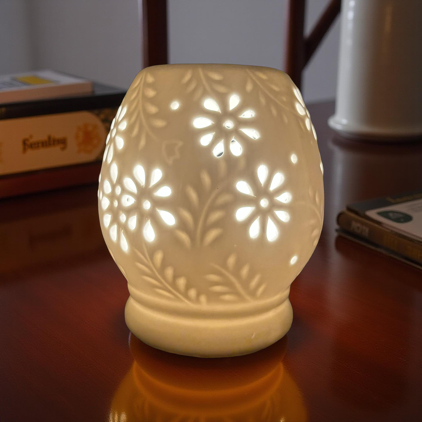 Elegant Ceramic Flower Cut Design Oil Diffuser Lamp