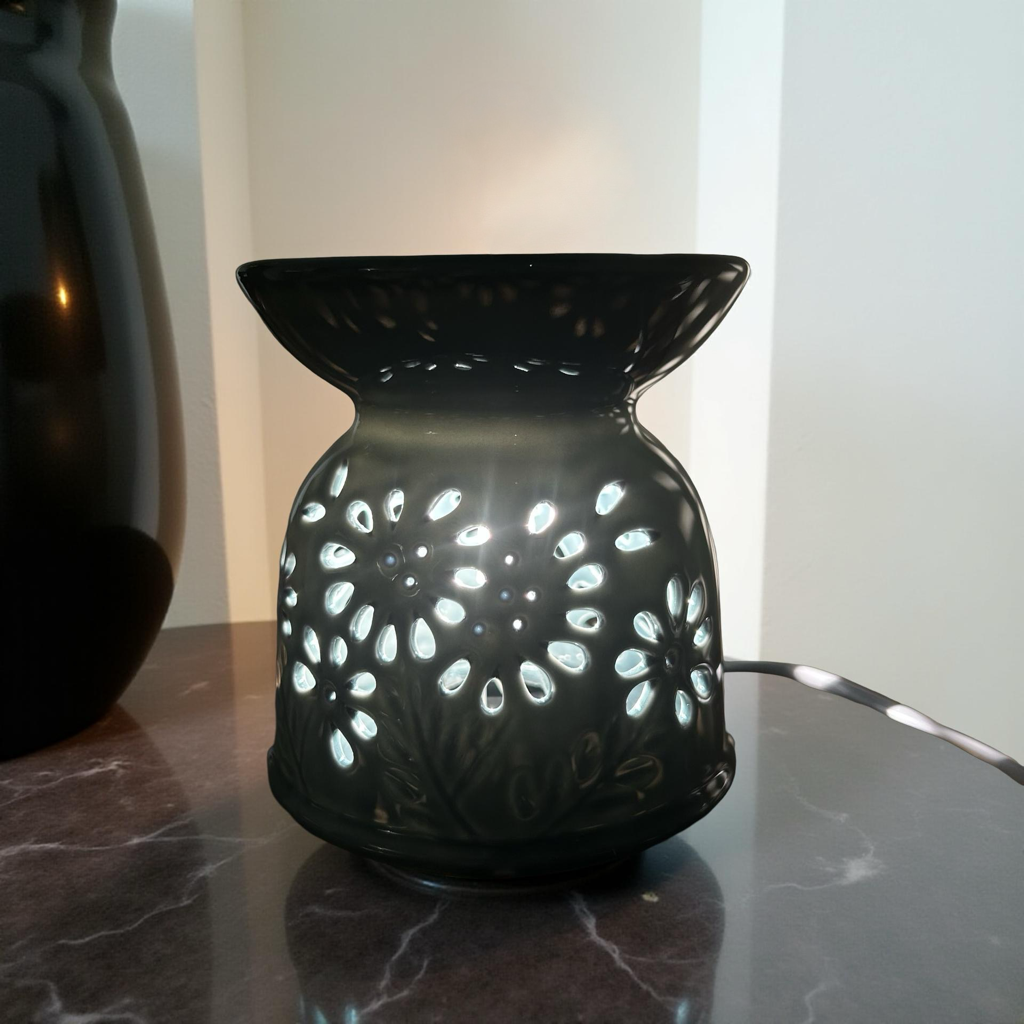 Elegant Ceramic Flower Cut Design Oil Diffuser Lamp