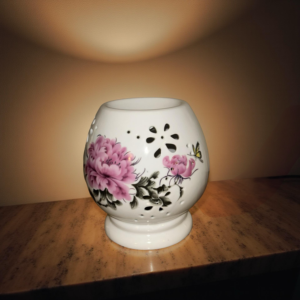 Elegant Ceramic Flower Cut Design Oil Diffuser Lamp