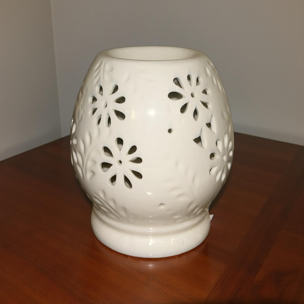 Elegant Ceramic Flower Cut Design Oil Diffuser Lamp