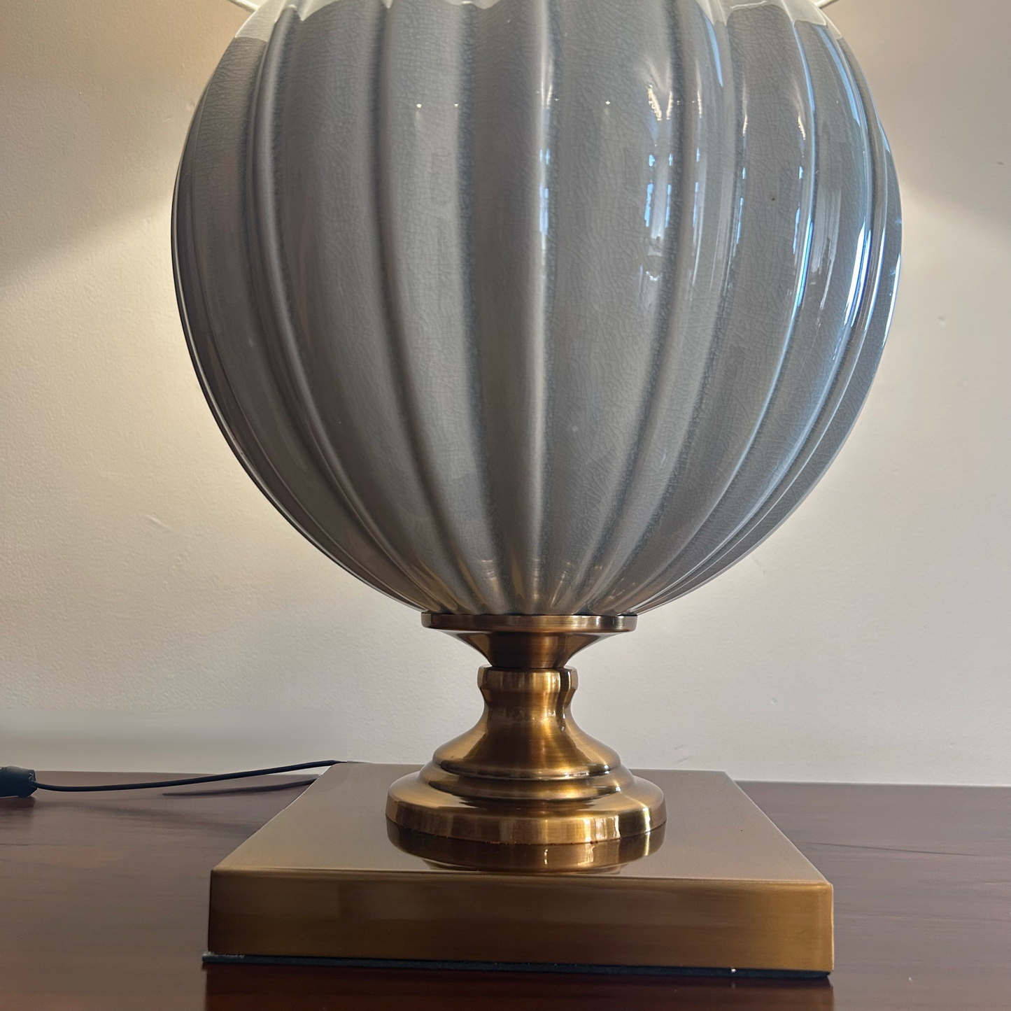 Modern Glass Orb Table Lamp – Elegant Lighting for Bedroom & Living Room