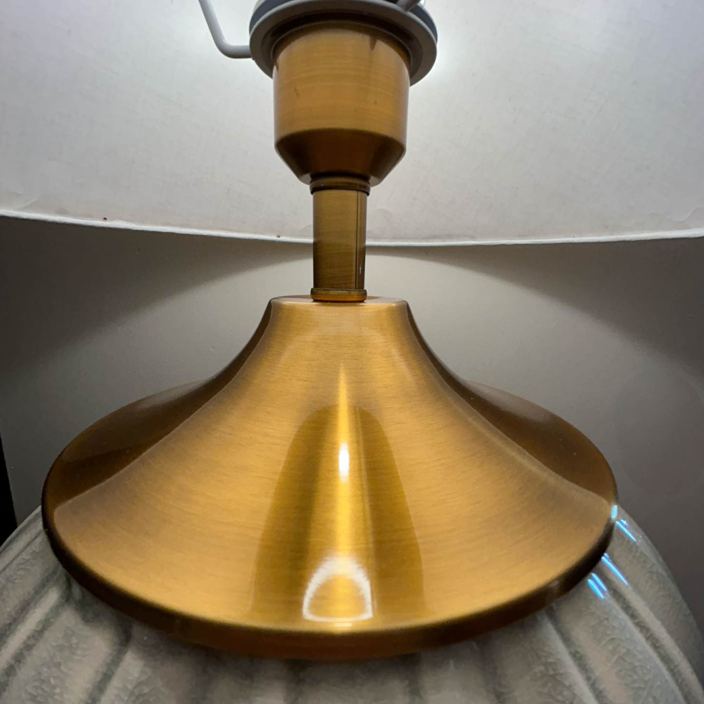 Modern Glass Orb Table Lamp – Elegant Lighting for Bedroom & Living Room