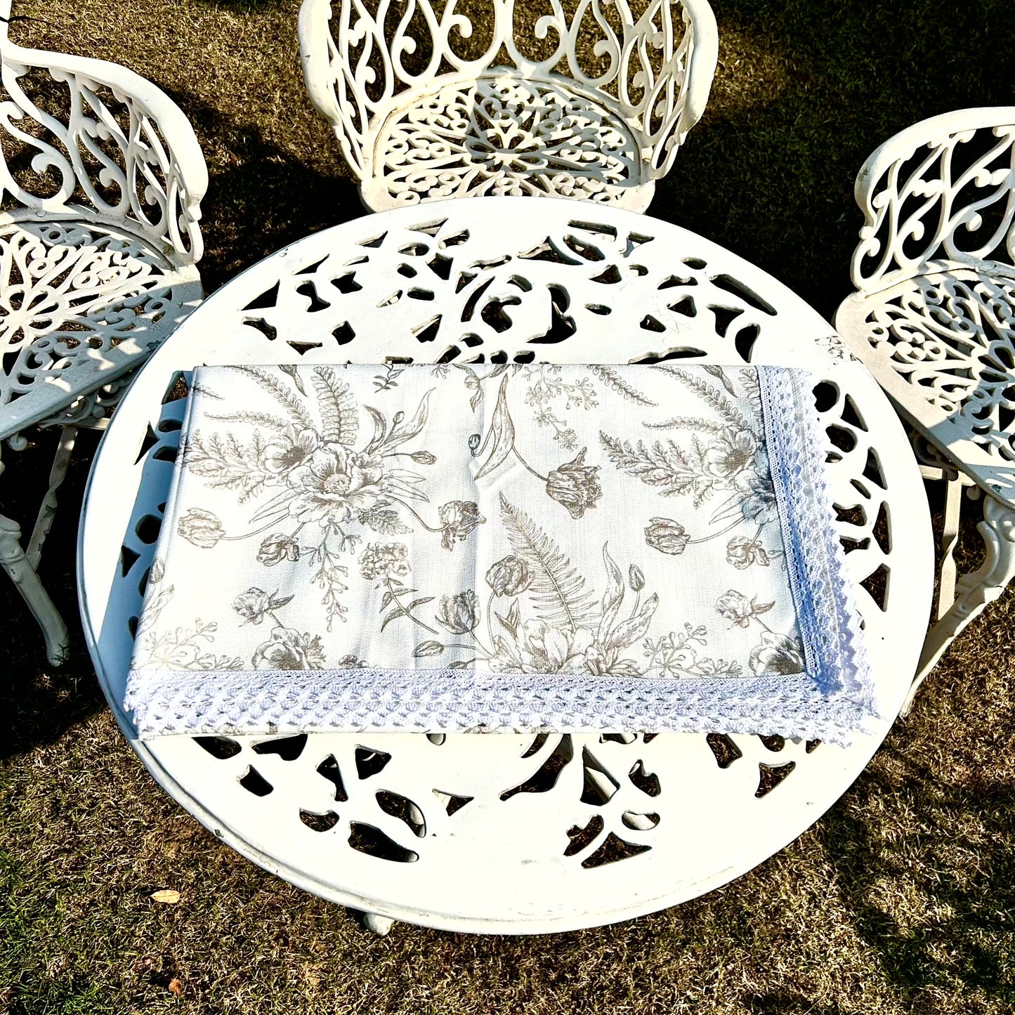 White and Beige Bloom Table Linen (6 & 8 seater)