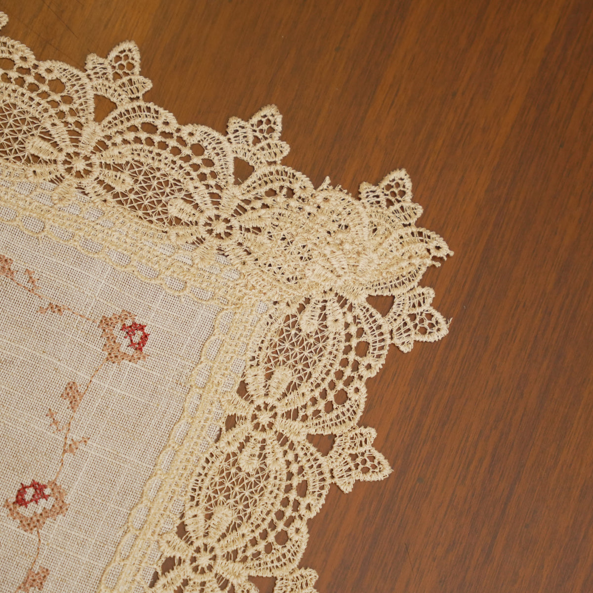 Vintage Floral Lace Table Mats (Set of 2)