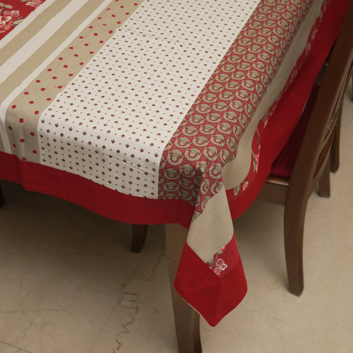 Red Floral Printed Table Cloth (6 Seater)