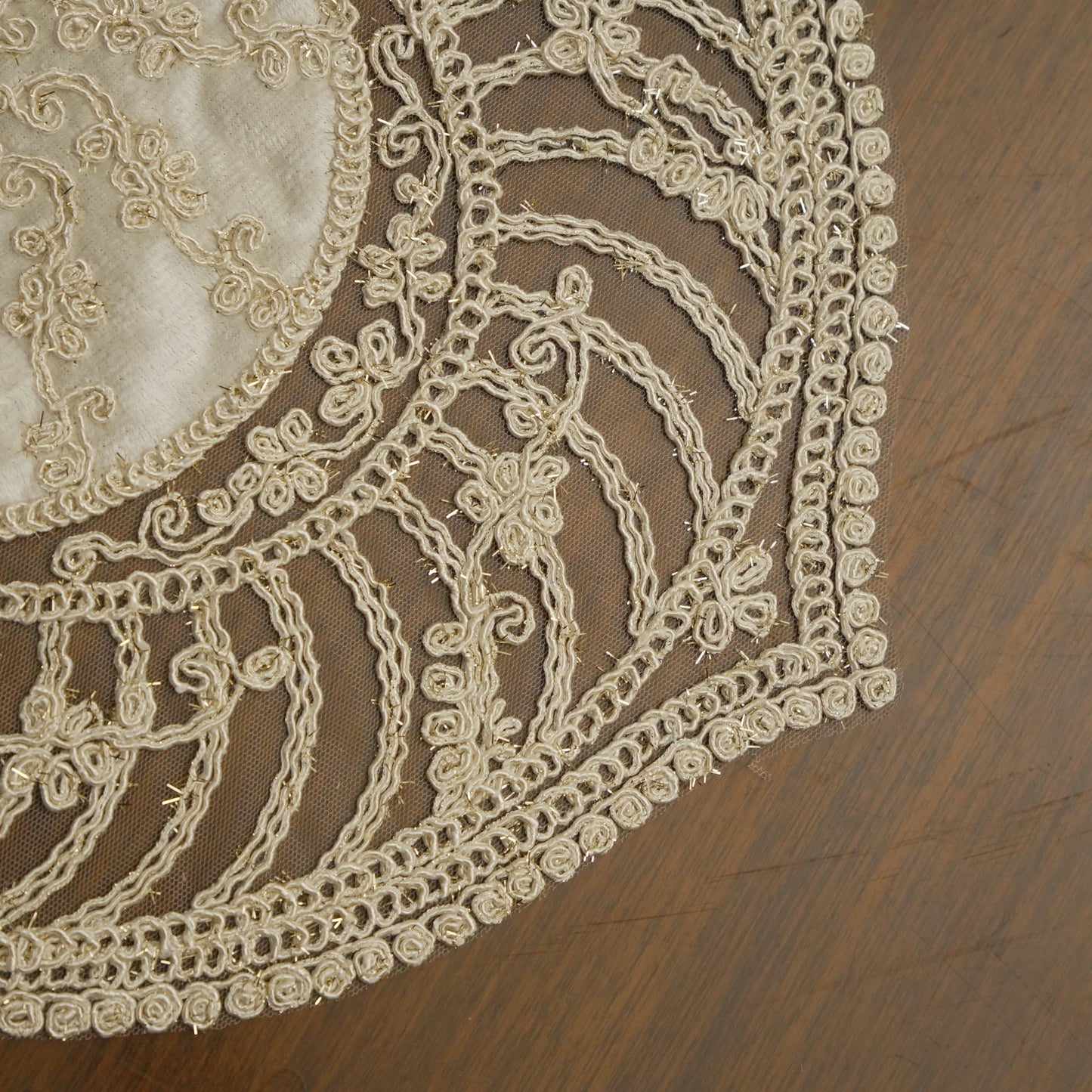 Luxury Oval Embroidered Lace Table Mat (Set of 2)