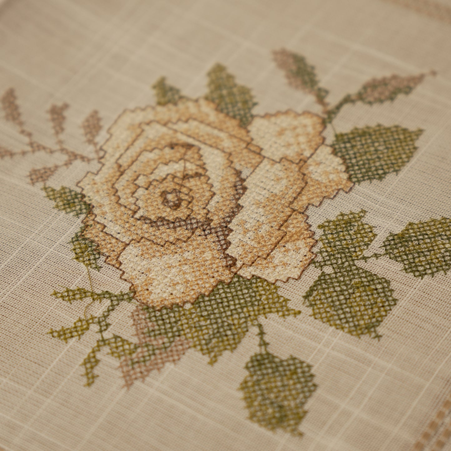 Vintage Style Floral Table Runner (Short)