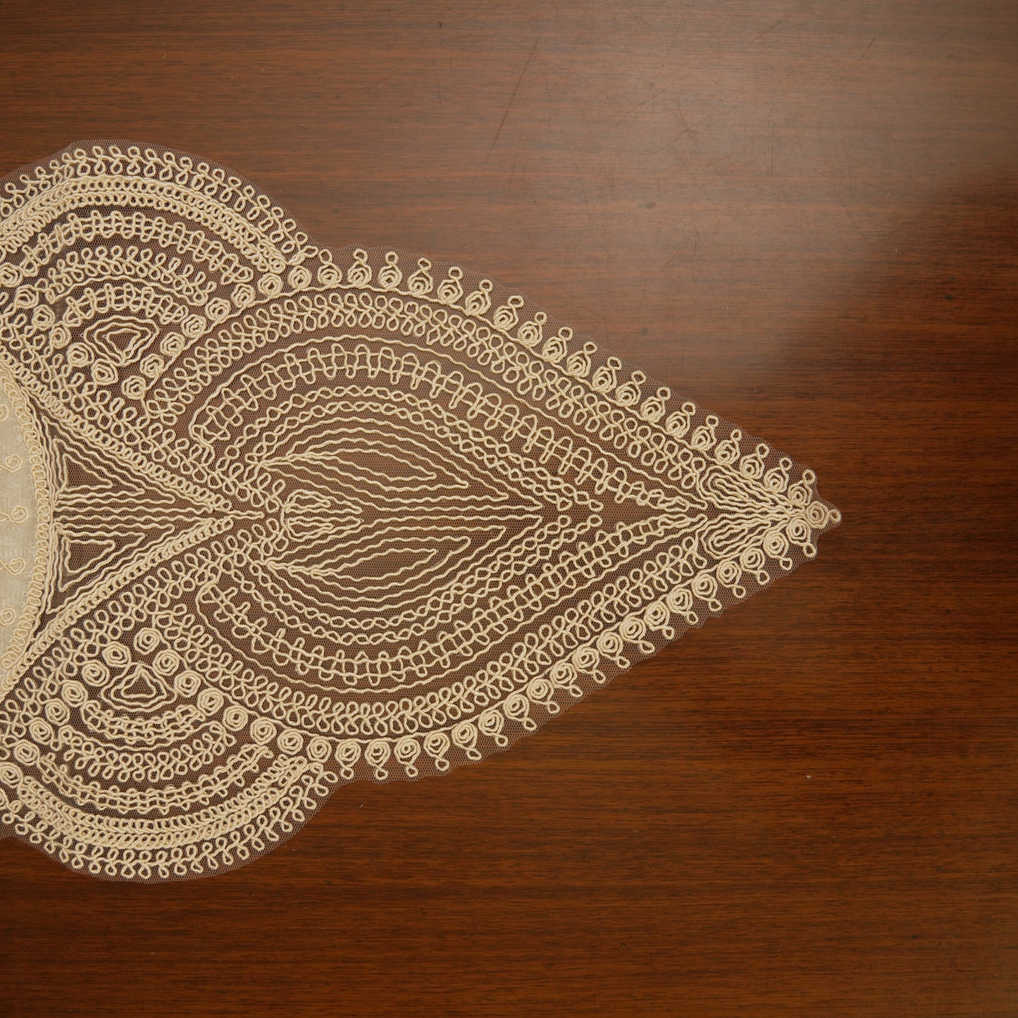 Royal Medallion Lace Table Runner (Small)