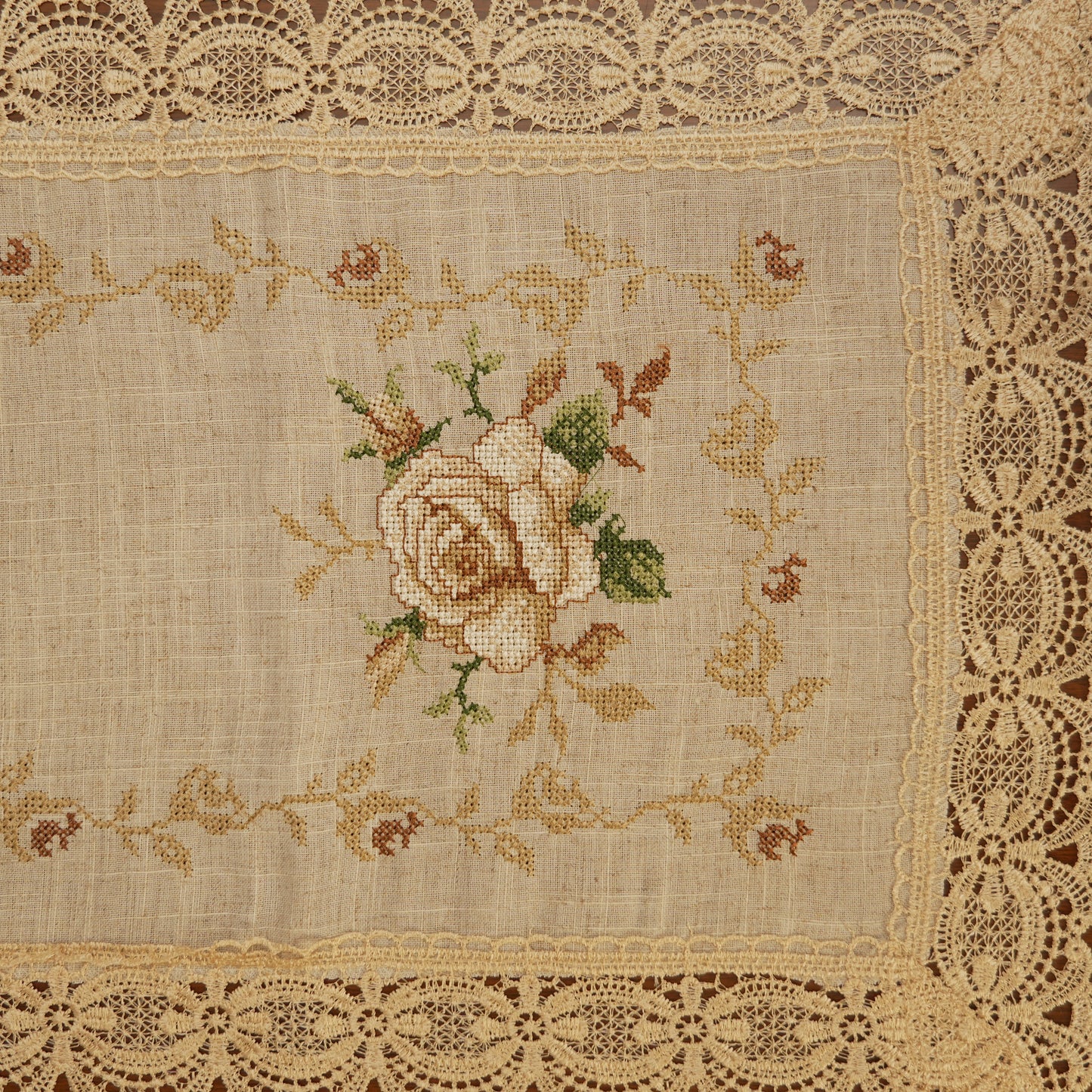 Classic Ivory Lace Table Runner (Small)