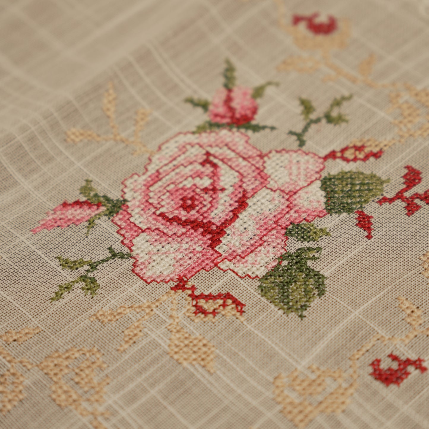 Vintage Rose Embroidered Lace Table Runner (Small)