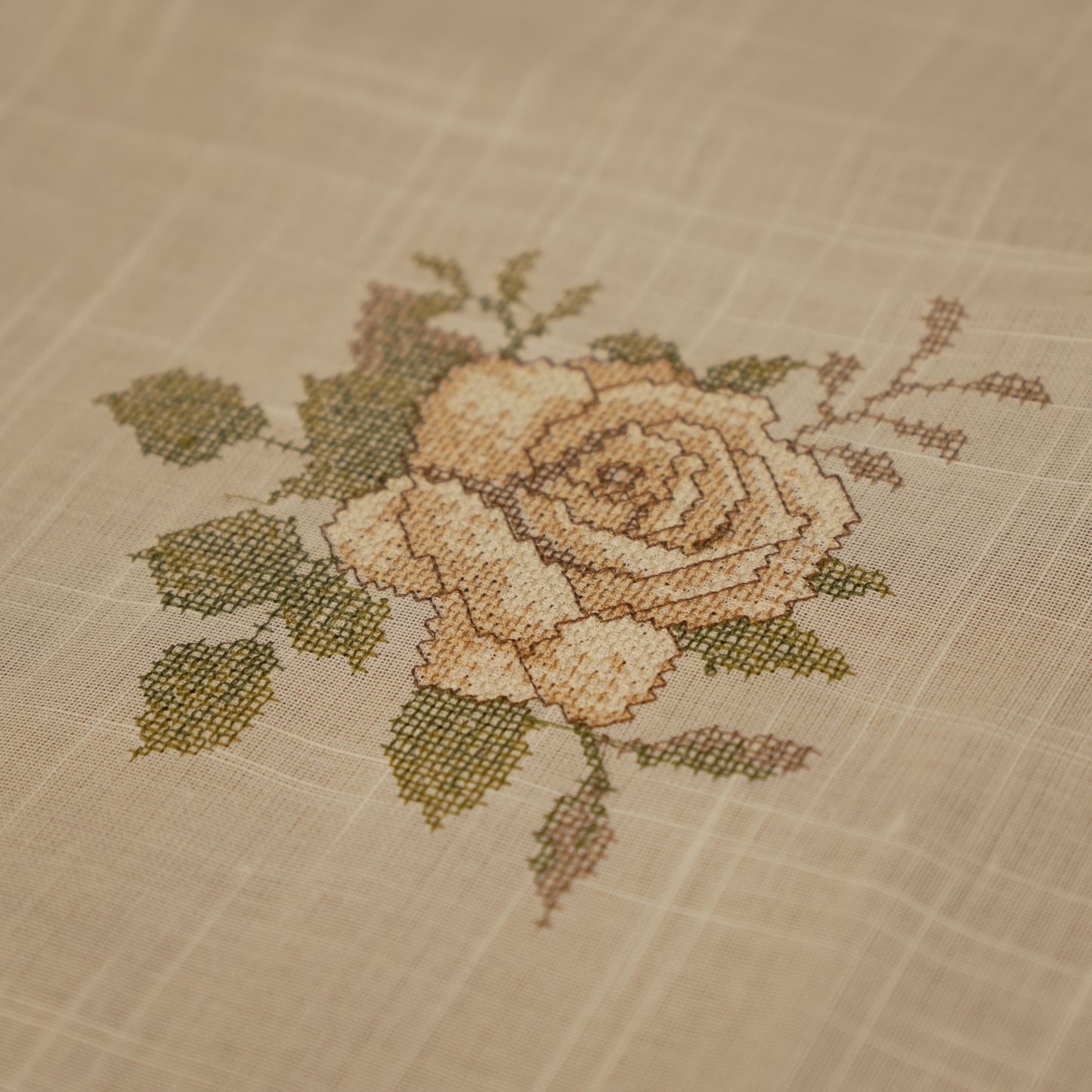 Premium Floral Embroidered Table Cloth – Minimal Beige Elegant Dining Linen