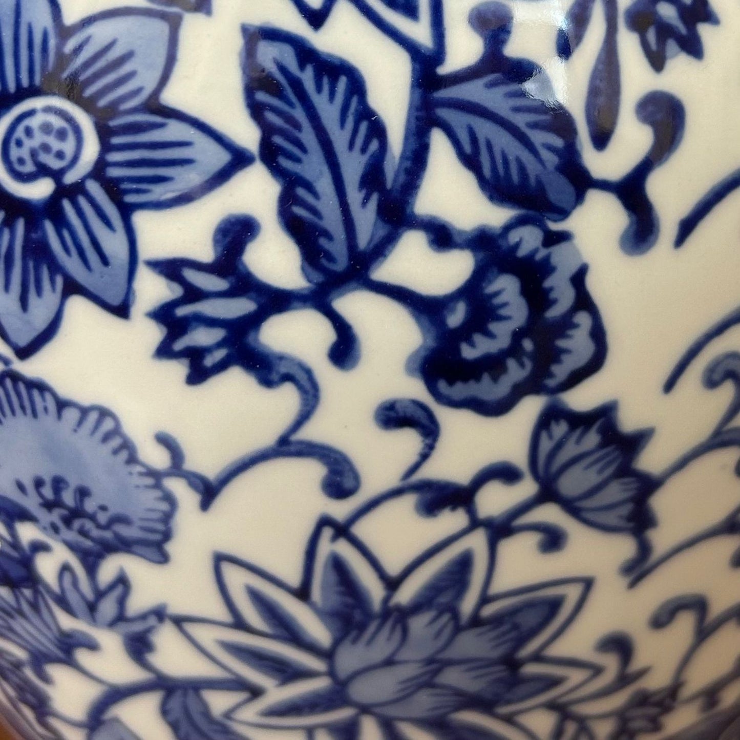 Elegant Blue & White Wall Deco - Blue Pottery collection