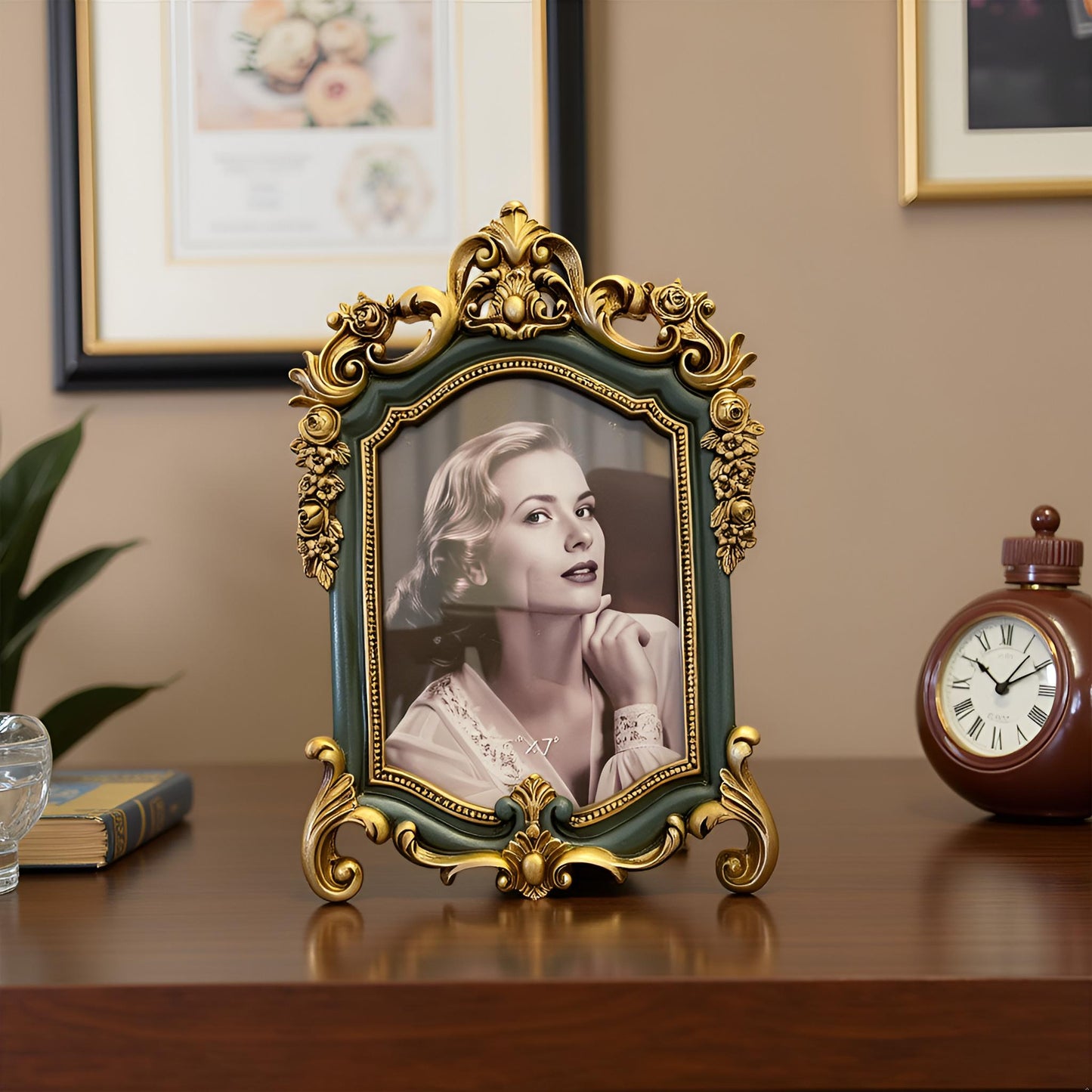 Elegant Tabletop Photo Frame (L)