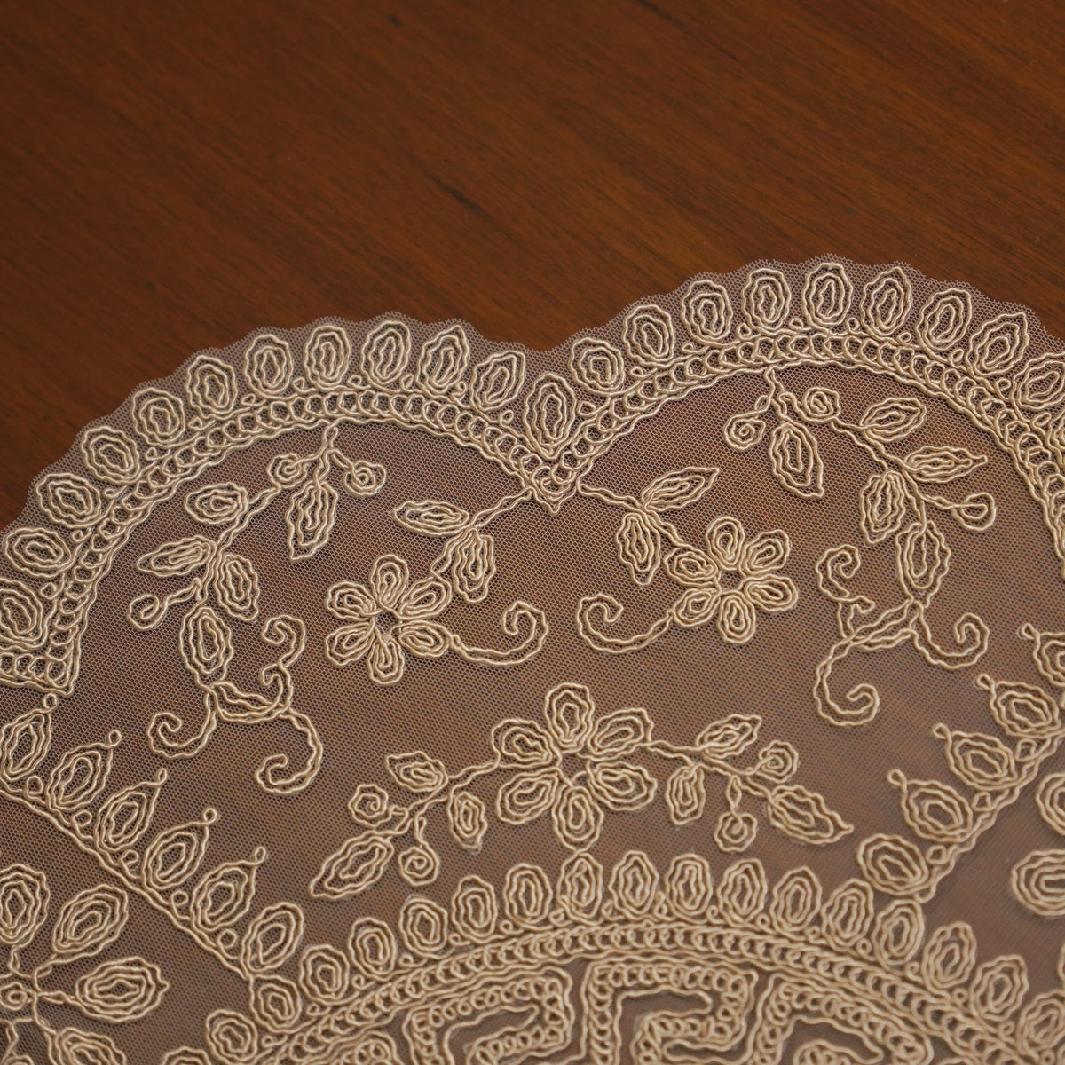 Gold Satin Centre Greek Key Lace XL Round Table Mat (Single)