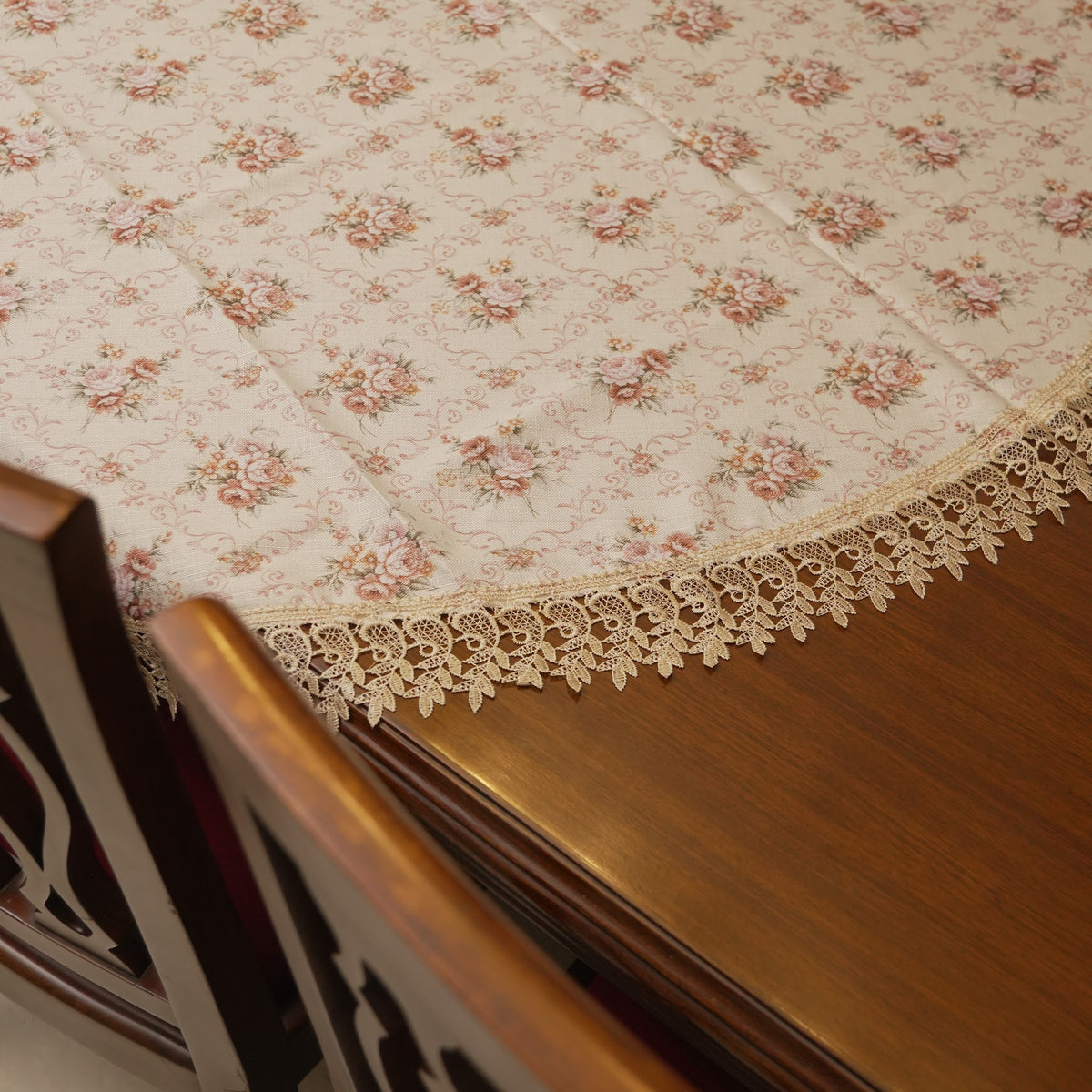 Edge of the round table sheet showing the lace trim