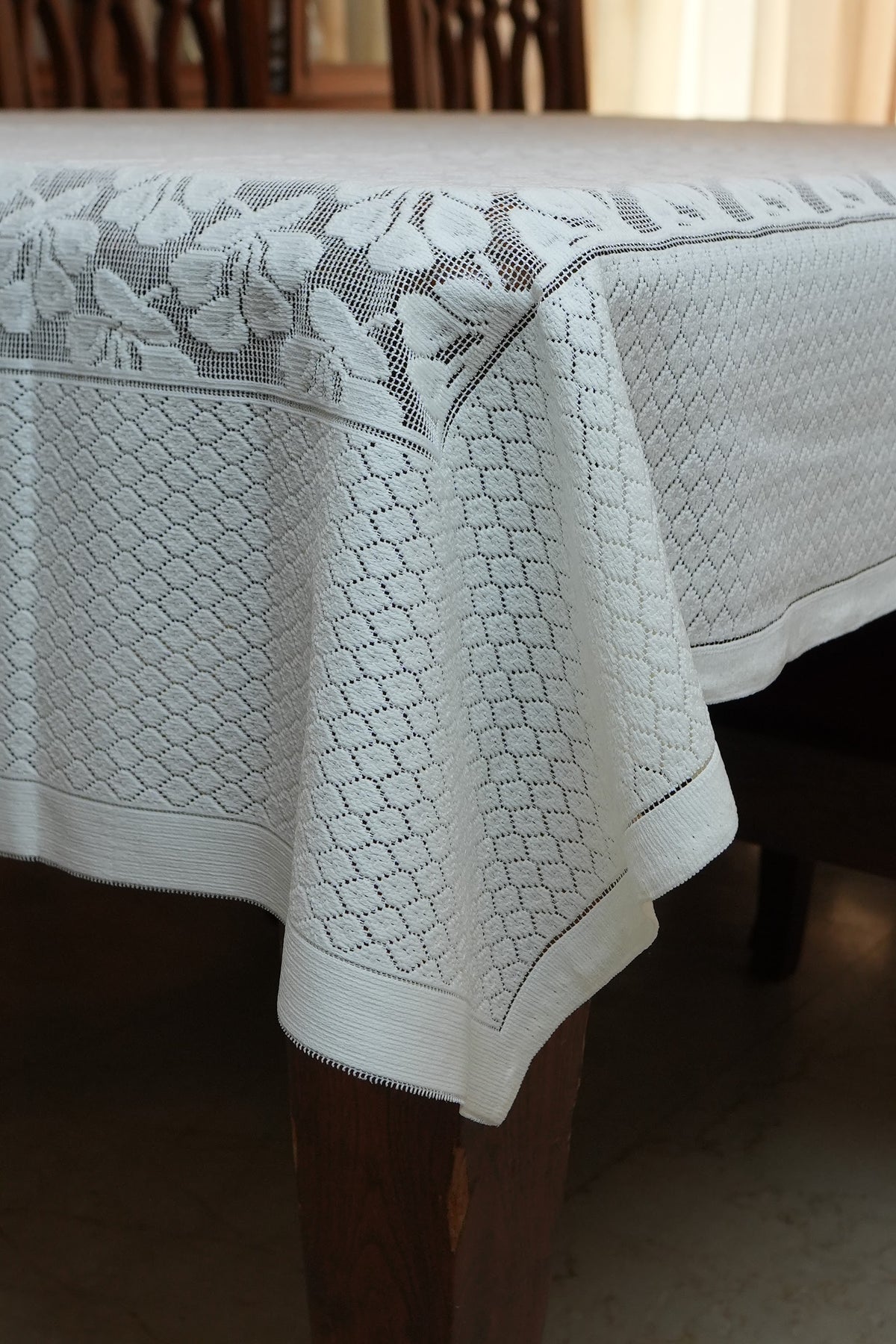 Ivory Floral Bow Lace Table Sheet (6 Seater)