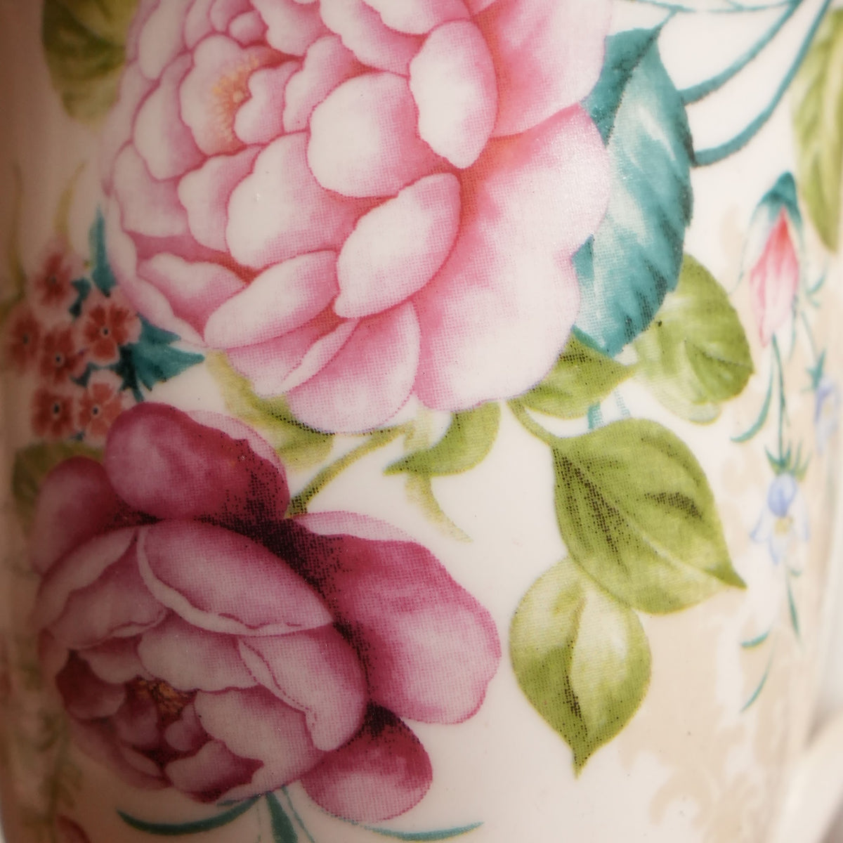 Classic Lady Floral Ceramic Mug with Round Gift Box