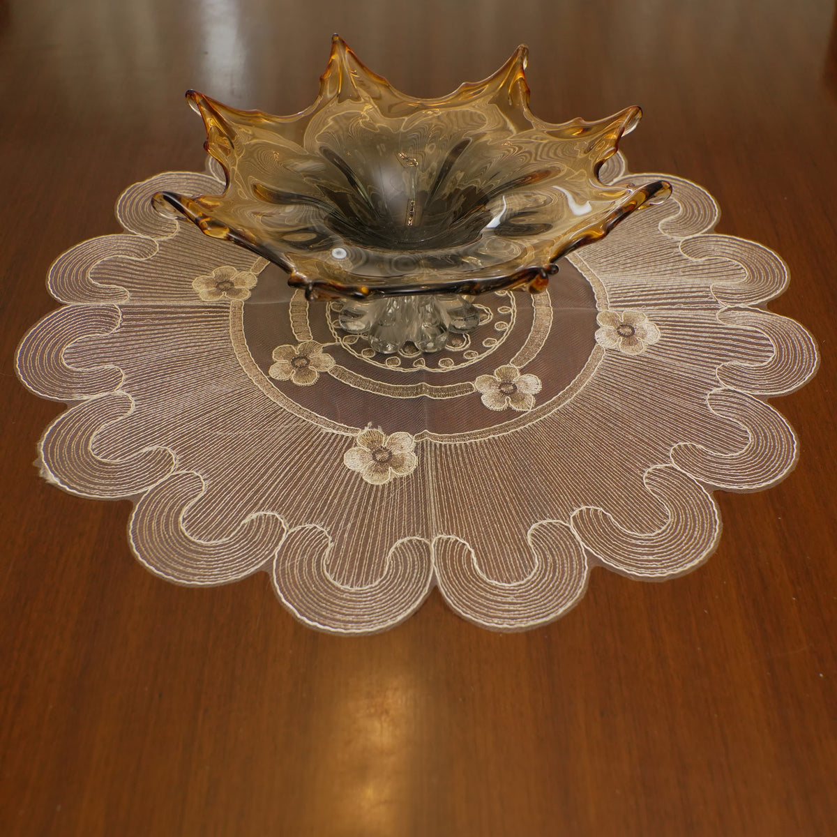 Ivory Sunburst Flower Sheer XL Round Table Mat (Single)